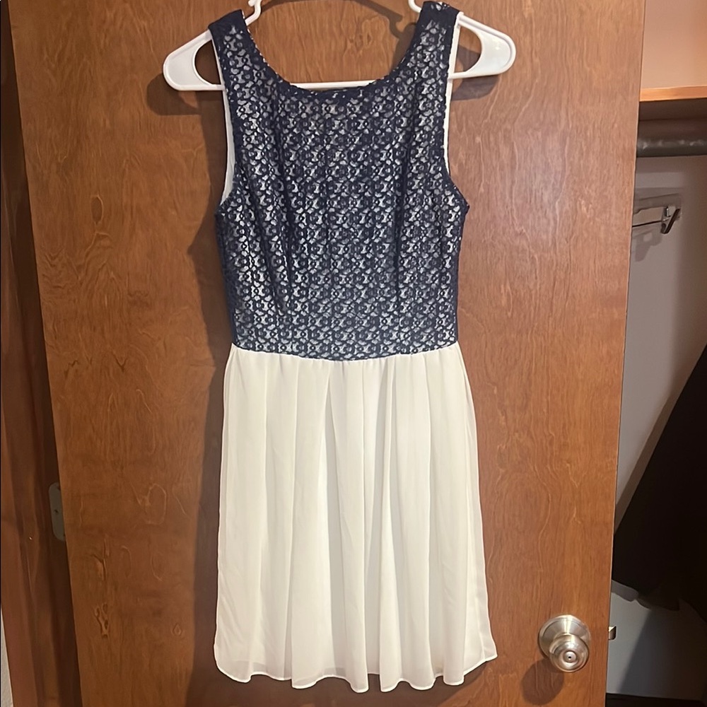 Elegant Navy and White Sleeveless Dress